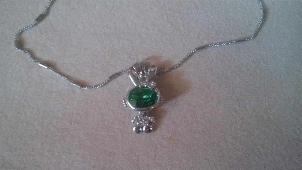 ��ɫС���������������ɫ�ģ�С���ӵ�ͷ�������Ƿֿ����Ի�ģ���Ϊ��һ������һֱ���ţ�����һֱ������ ...