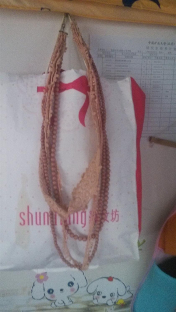 ��ɫ����ͷ�ɫ��˿��ë����������Ů�ģ���ֵ8Ԫ����